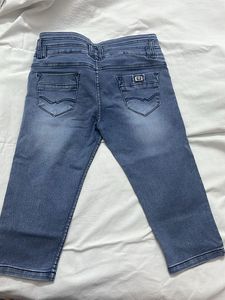 Stretchable Blue Denim Capri Jeans