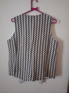 Chic Sleeveless Blazer