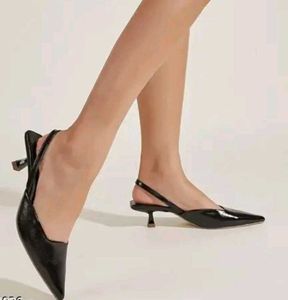 Black Pointed Heel Price Drop💸✨️