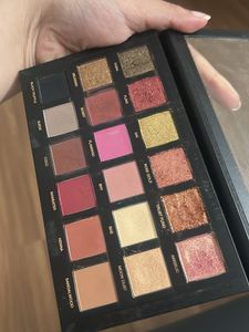 Huda Beauty Rose Gold Limited Edition Palette