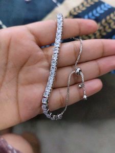 A New Versatile Tennis Bracelet