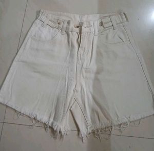 White High Waisted Raw Hem Denim Shorts I S