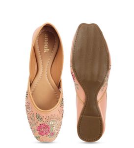 Embroidered Peach Juttis