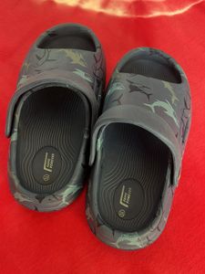 Boy's Shark Print Slides - Size 25