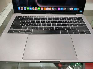 MacBook Pro 13&#34; Mid 2017 - 8GB RAM, 256GB SSD