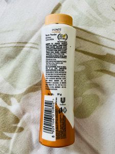 Pond&#39;s Sandal Talcum Powder