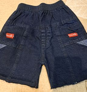 Girl&#39;s denim shorts