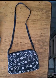 90% Off 💥 New Blue Sling Bag With Avocado Pouch