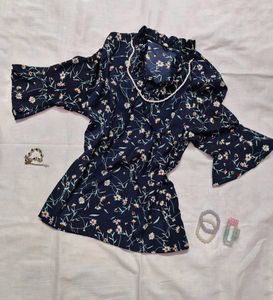 Navy blue floral printed top 💙