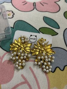 Golden Leaves With Pearl Earrings