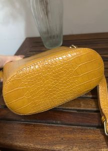 Accessories London Crossbody Bag
