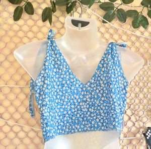 Size S/M 🎁Buy 2 Get 1 Free 🎁Floral Crop Top