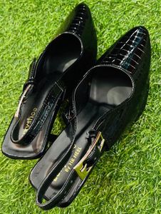 Chic Black Pointed Slingbacks