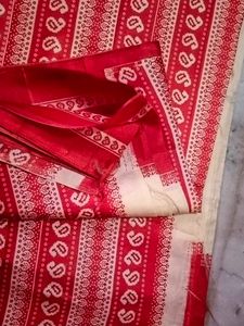 Red &amp; Cream Printed Saree