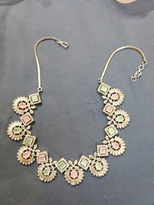AD PASTEL STONE NECKLACE