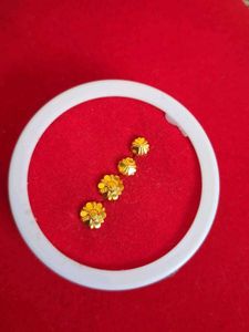 Beautiful New Flower Desine Studs 2 Pairs