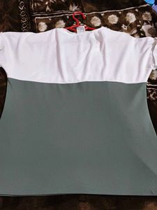 Stylish Two-Tone Graphic Tee