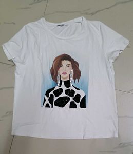 Cover StoryGraphic Print T-shirt with Sequins