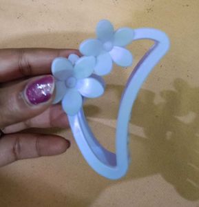 Cosmetic Bundle (lipstick, lipliner and claw clip)