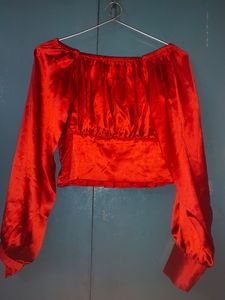 RED CROP TOP