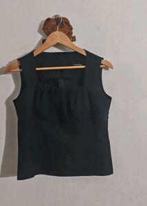 Sleeveless Black Blouson