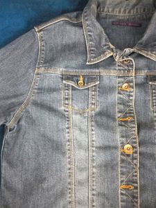 Full Sleeves Women&#39;s Denim Jacket