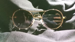 Unisex Golden Frame Aviator Sunglasses