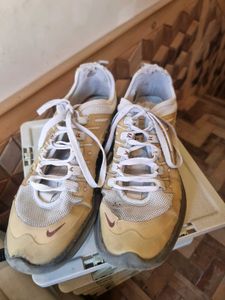 Nike Air Max Axis Shoes
