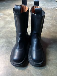 Black Chunky Chelsea Boots