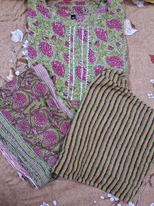 Women Cotton Kurta Set With Dupatta