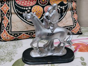 Beautiful Couple Statue