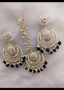 Misboota Earrings With Tikka