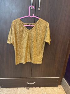 Roadster Mustard V-Neck Tee‼️sale‼️