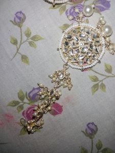 Earing And Tika