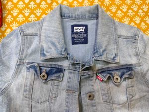 Classic Levi’s Light Wash Denim Jacket