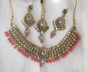 Women&#39;s Necklace Set