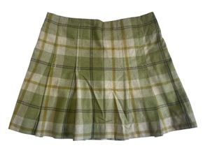 Chic Green Pleated Skirt With Lace Bow Accent