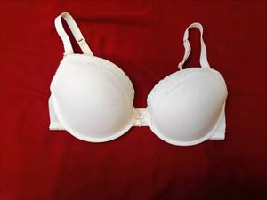 🇳🇿💫♥️ Imported White Lace Trim Heavy Paded Bra
