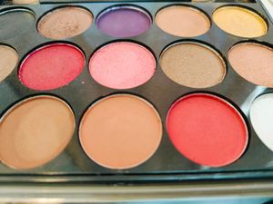 Huda Beauty Eye Shadow Pallette