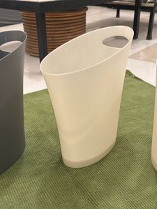 Dustbin / Trash can