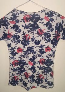 Women&#39;s Beautiful Multi Colour Top🤍