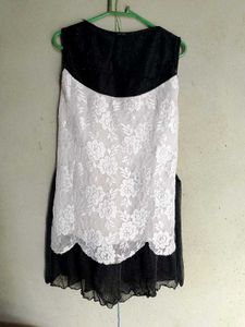 Black &amp; White Lace Dress. Thori Fati Huiyi Hai.