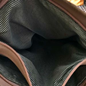 👜 **Pre-Loved Da Milano Purse