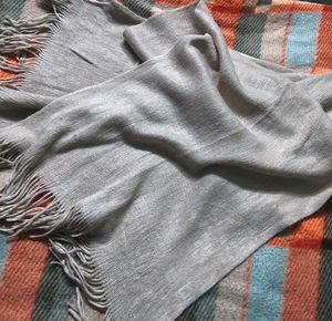 Neutral scarf with fringe