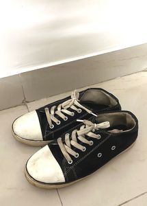 Black Casual Sneakers (CONVERSE)