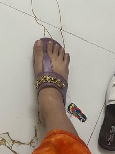 Chain Detail Flip-Flops