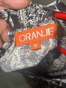 I Am Selling A Dress