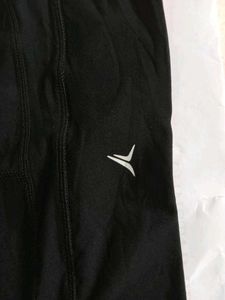 Old Navy Crop Black Yoga Half Pants Women