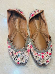 Anouk Floral Juttis with Silver Embellishments