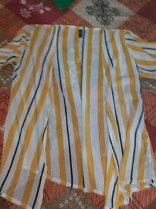 Striped Yellow and White Top💛🤍💋